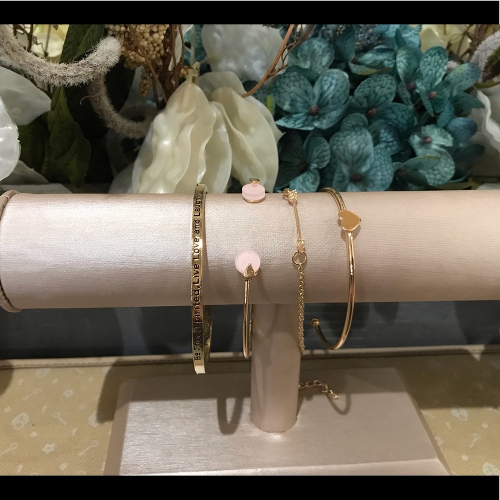 4 Gold “Be Free” Bracelet Set